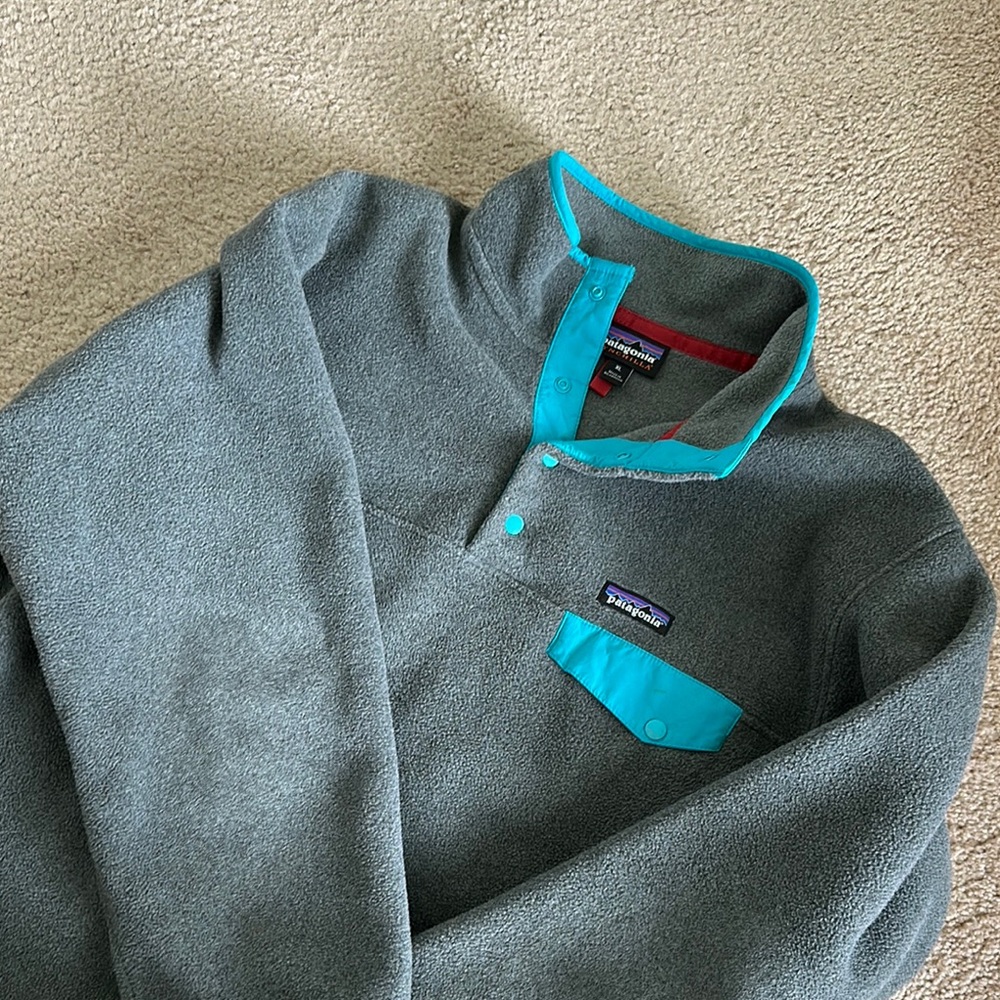 Patagonia Charcoal Fleece with Turquoise Details - Picture 3 of 4